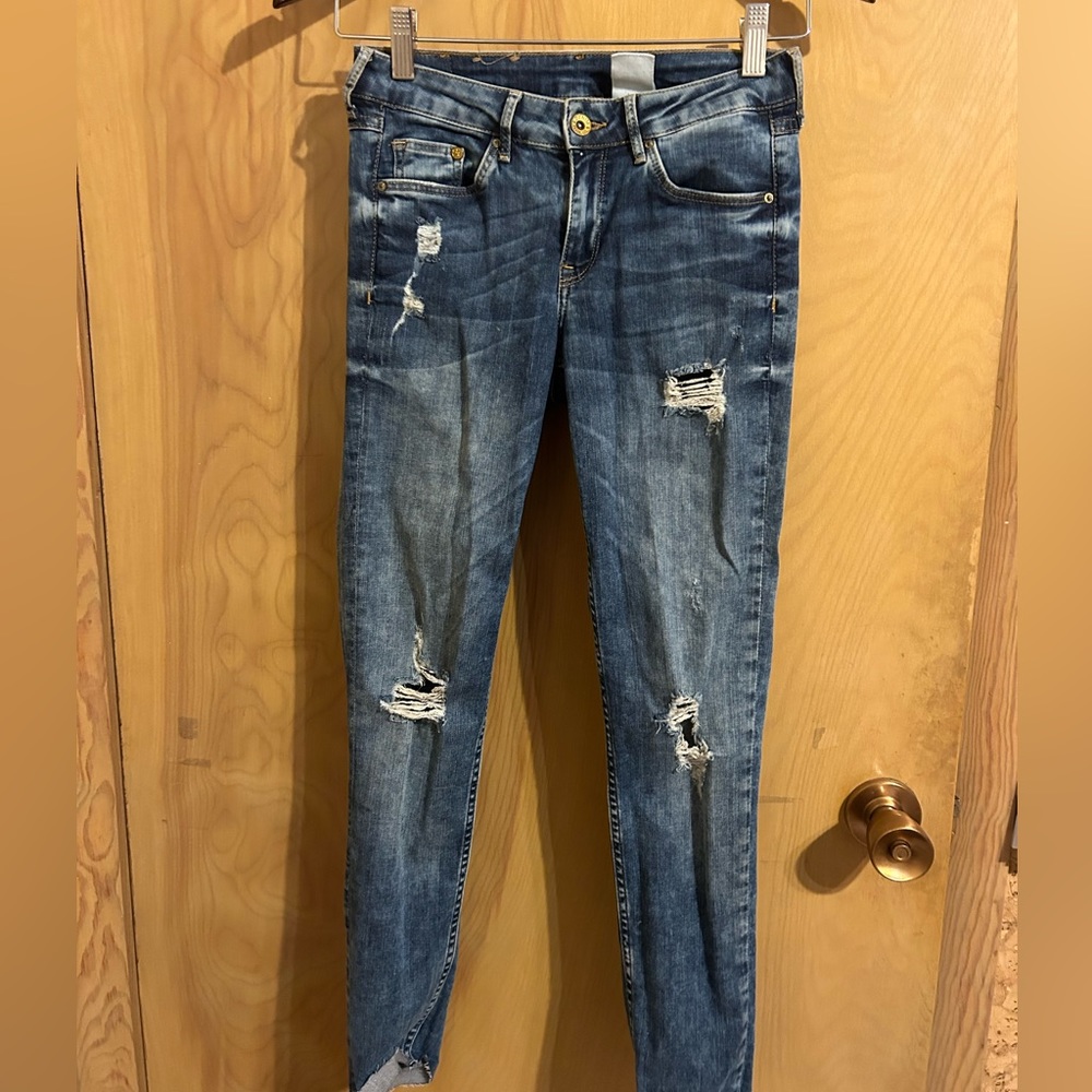 Skinny low waisted ripped jeans size 26/2